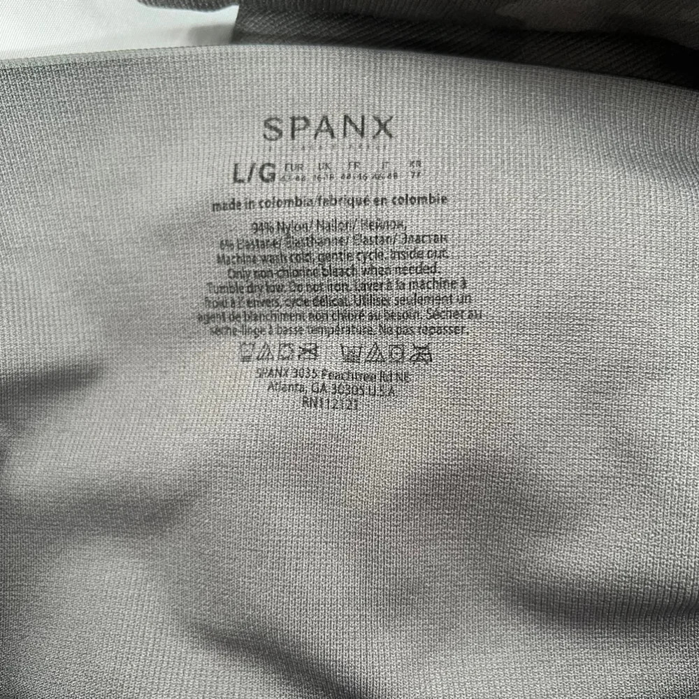 Spanx Seamless Shaping Cropped Leggings, Camo, Size L/G - Picture 4 of 7